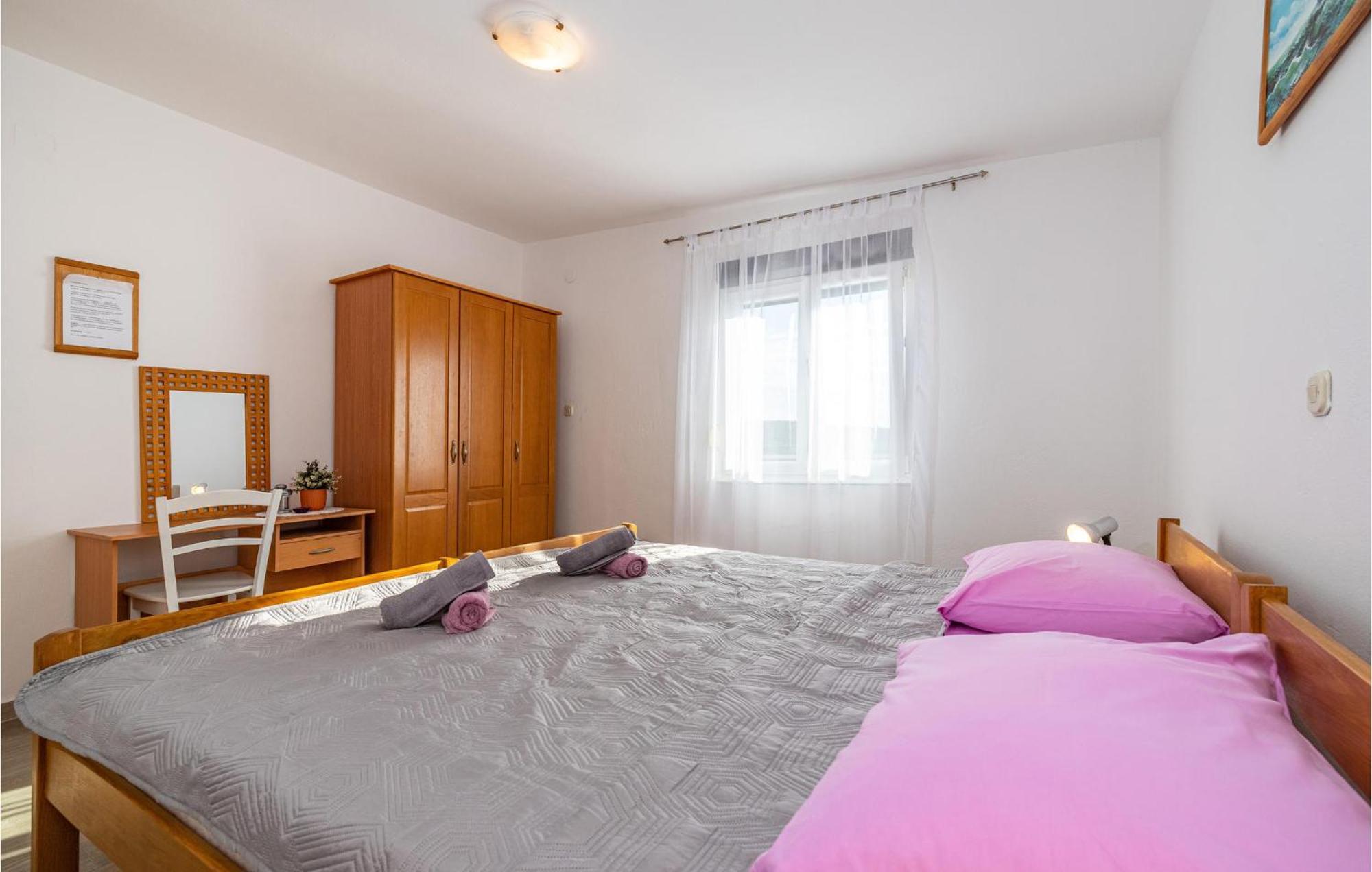 Beautiful Home In Rovanjska With Wifi מראה חיצוני תמונה